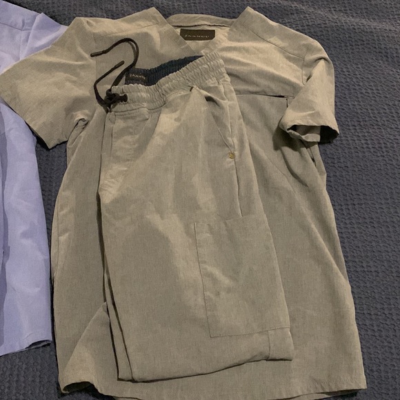 Men’s Jaanuu scrubs shirt and pants - Picture 2 of 2